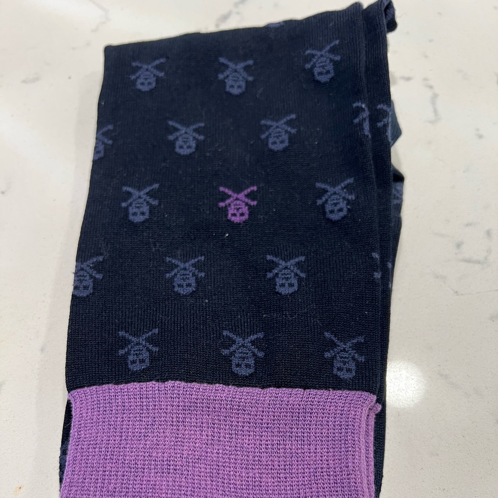 Mens socks Small Medium, I wear a size 8.  All 5 pair of 12.